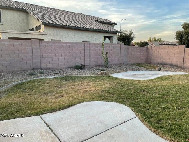 Building Photo - 806 S 111th Dr