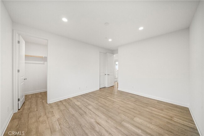 Building Photo - 1151 Summit Oak Dr