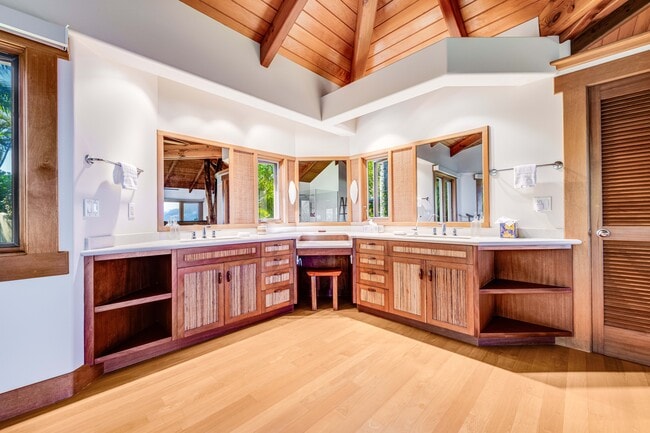 Building Photo - 275 Haumana Rd