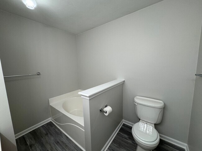 Building Photo - 612 Oak Grove Rd