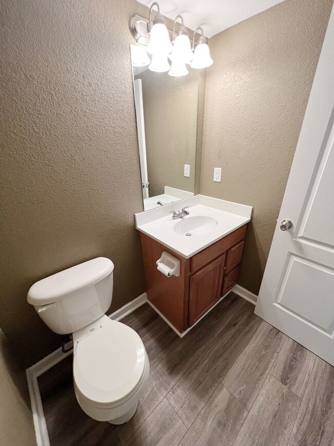 Building Photo - SEE IT NOW: Spacious 2-Bedroom Townhome with Modern Finishes and Garage!