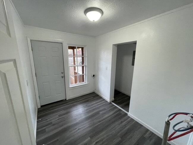 Building Photo - 3916 Homedale Rd