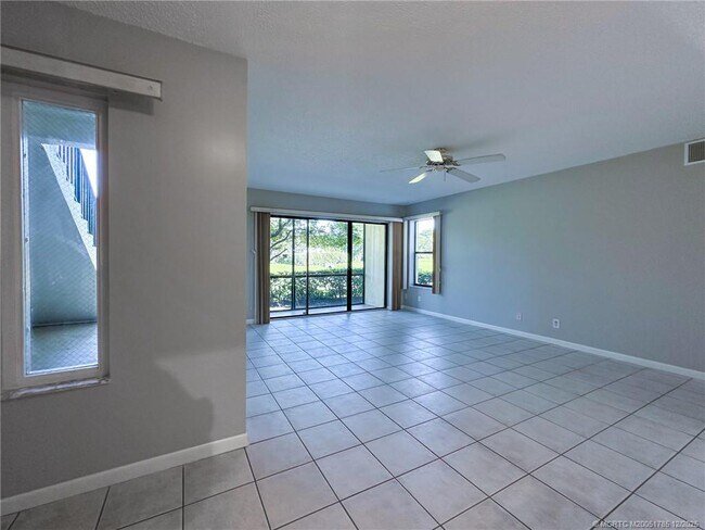 Building Photo - 1965 SW Silver Pine Way