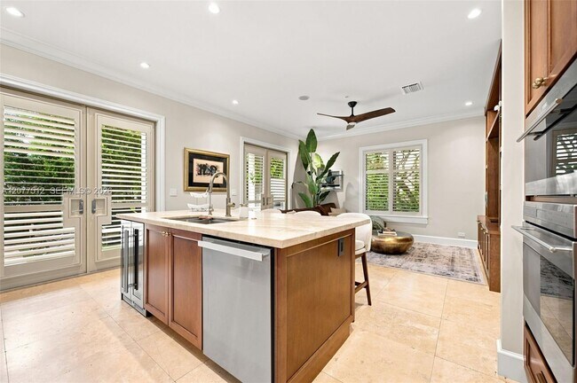 Building Photo - 7541 SW 56th Ct