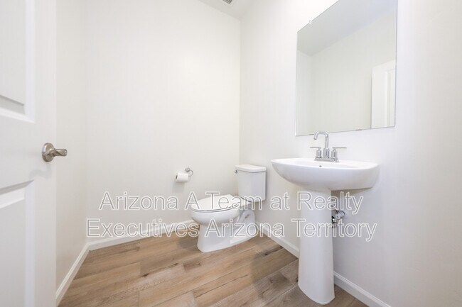 Building Photo - 7867 S Walnutview Dr
