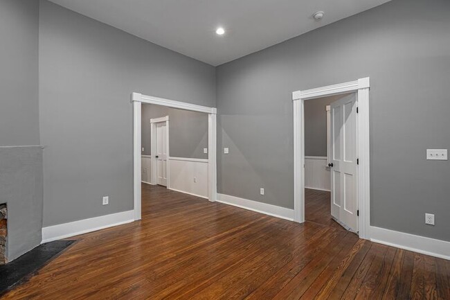 Building Photo - 507 W 38th St