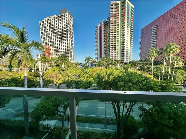 Building Photo - 1550 Brickell Ave