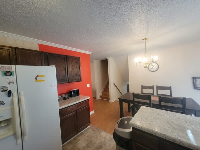 Building Photo - 305 Humble Rd