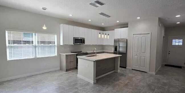 Building Photo - 13911 Ginger Creek Blvd