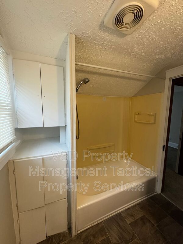 Building Photo - 2078-2018 18th St SW