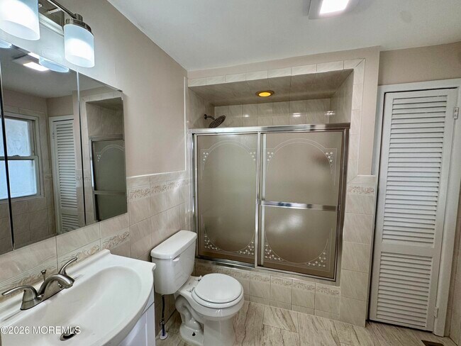 Building Photo - 20 Bray Ave