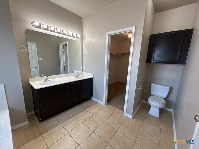 Building Photo - 3406 Cricklewood Drive