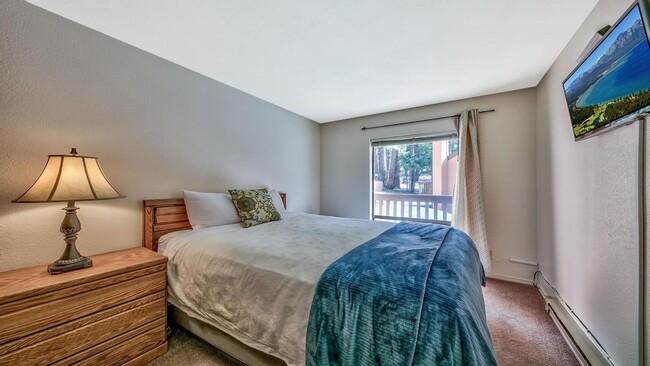 Building Photo - Well appointed, super clean condo - furnis...