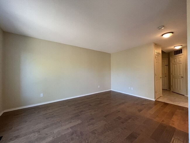 Building Photo - Spacious 3 Bedroom Home with Open Layout, Vaulted Bedrooms & Trail Access