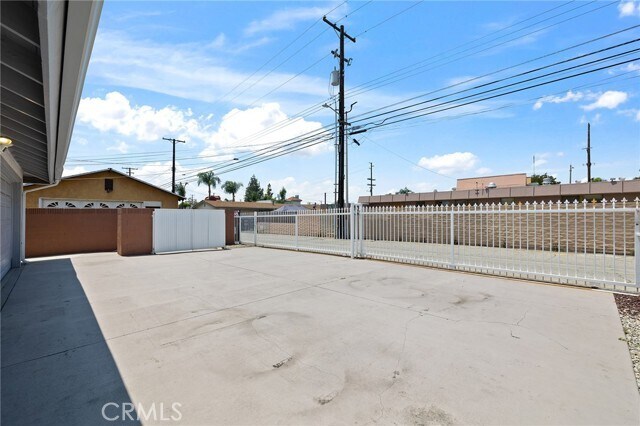 Building Photo - 151 N Alameda Ave