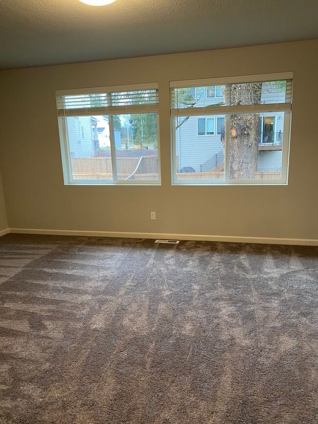 Building Photo - AVAILABLE NOW!!! 4BD/3BA - Pet friendly + Fenced Yard & Washer/Dryer Included - Great South Locat...