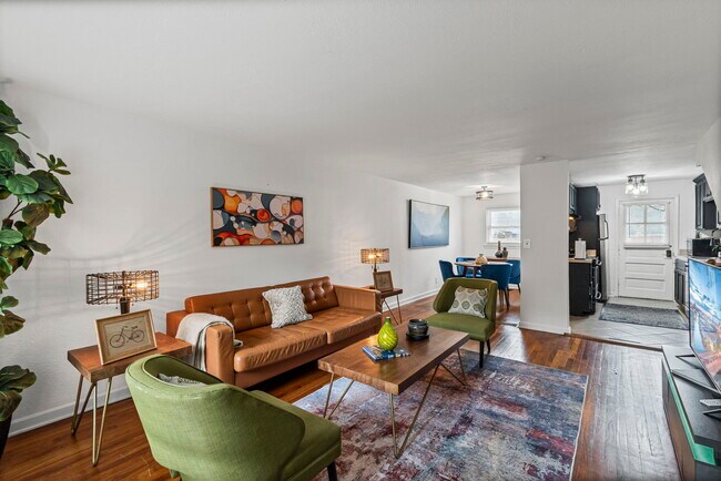 Building Photo - 1003 W 38th St