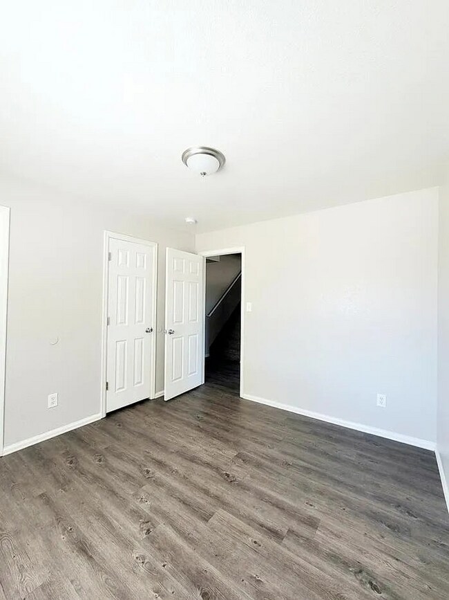 Building Photo - 1707 Oakshire Ln