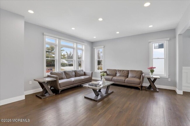 Building Photo - 475 Monmouth Pl