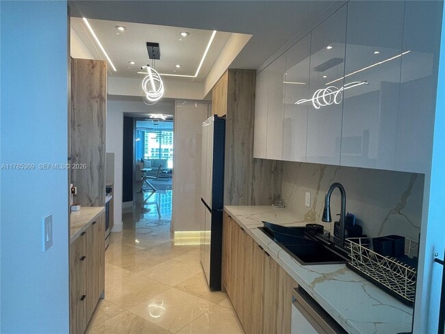 Building Photo - 3101 S Ocean Dr
