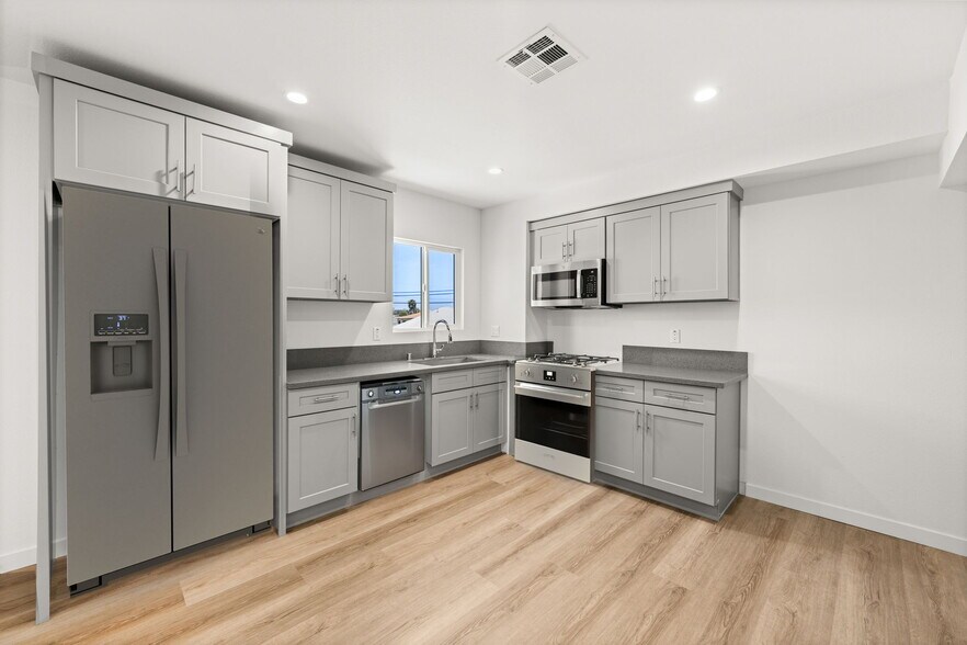 Building Photo - 4700 S Gramercy Pl