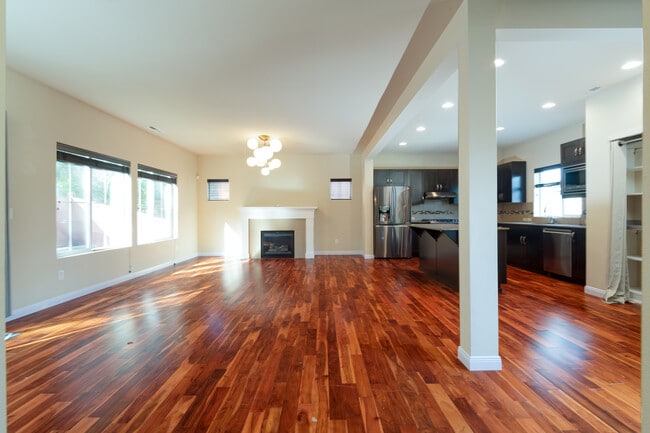 Building Photo - 6733 37th Ave S