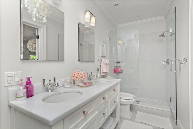 Building Photo - 141 W Norwalk Rd