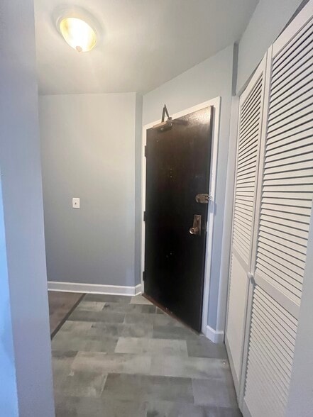 Building Photo - 3815 N Pine Grove Ave