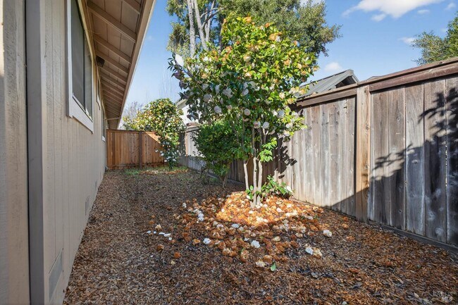 Building Photo - 663 Spring Ln