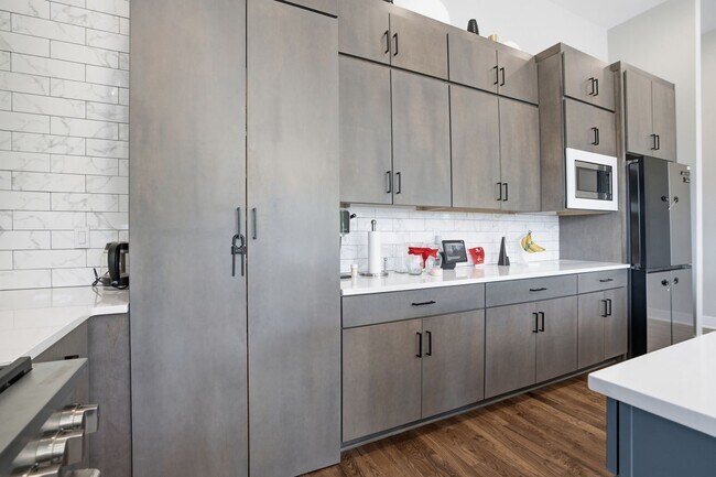 Building Photo - Luxury Nashville Retreat with Skyline & River Views | 4BR + Rooftop Entertainment Loft