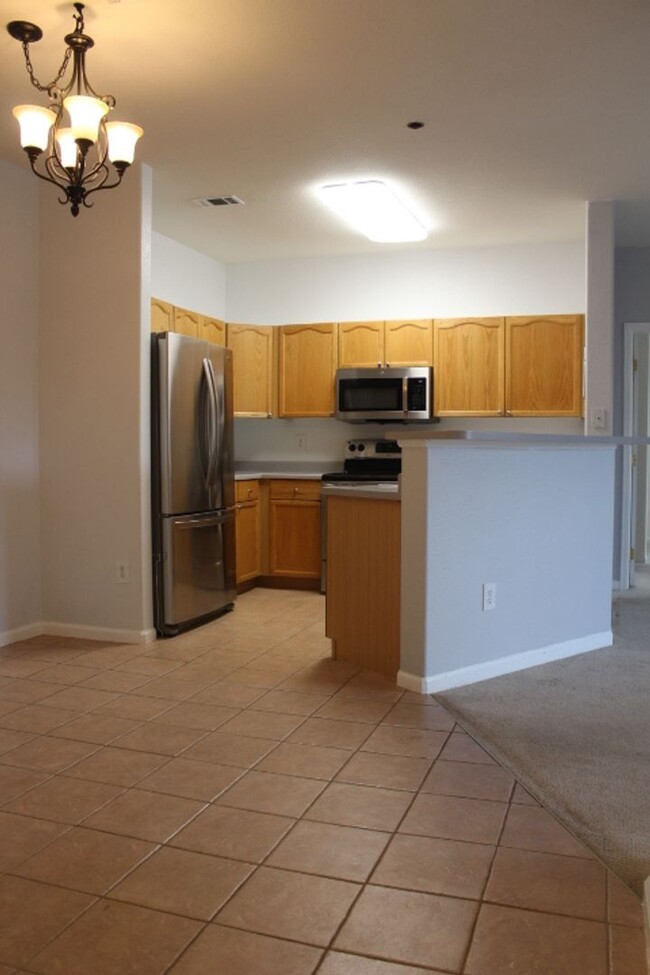 Building Photo - Deer Creek - 2nd Floor 2 bedroom/2 Bath Co...