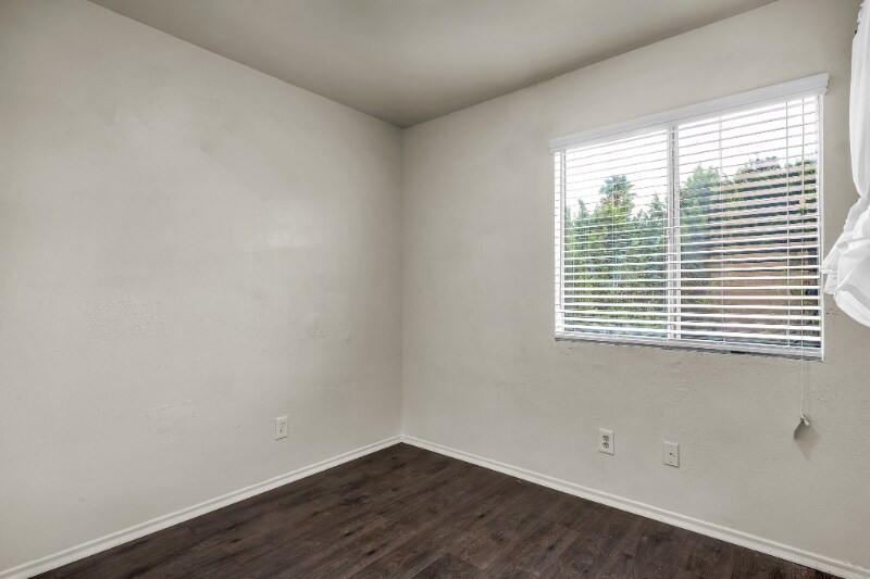 Building Photo - 5243 Huntington Dr