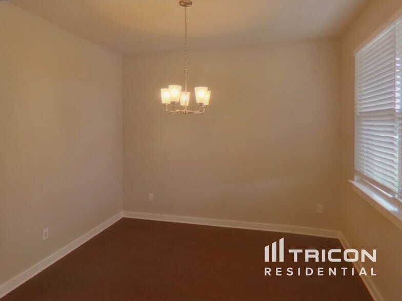 Building Photo - 4941 Kingdom Dr