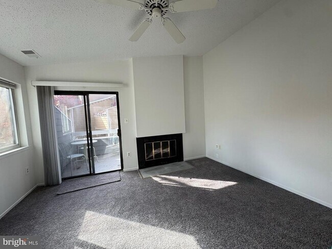 Building Photo - 1898 Villaridge Dr