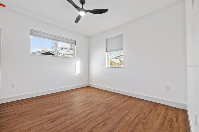 Building Photo - 2727 W Chestnut St