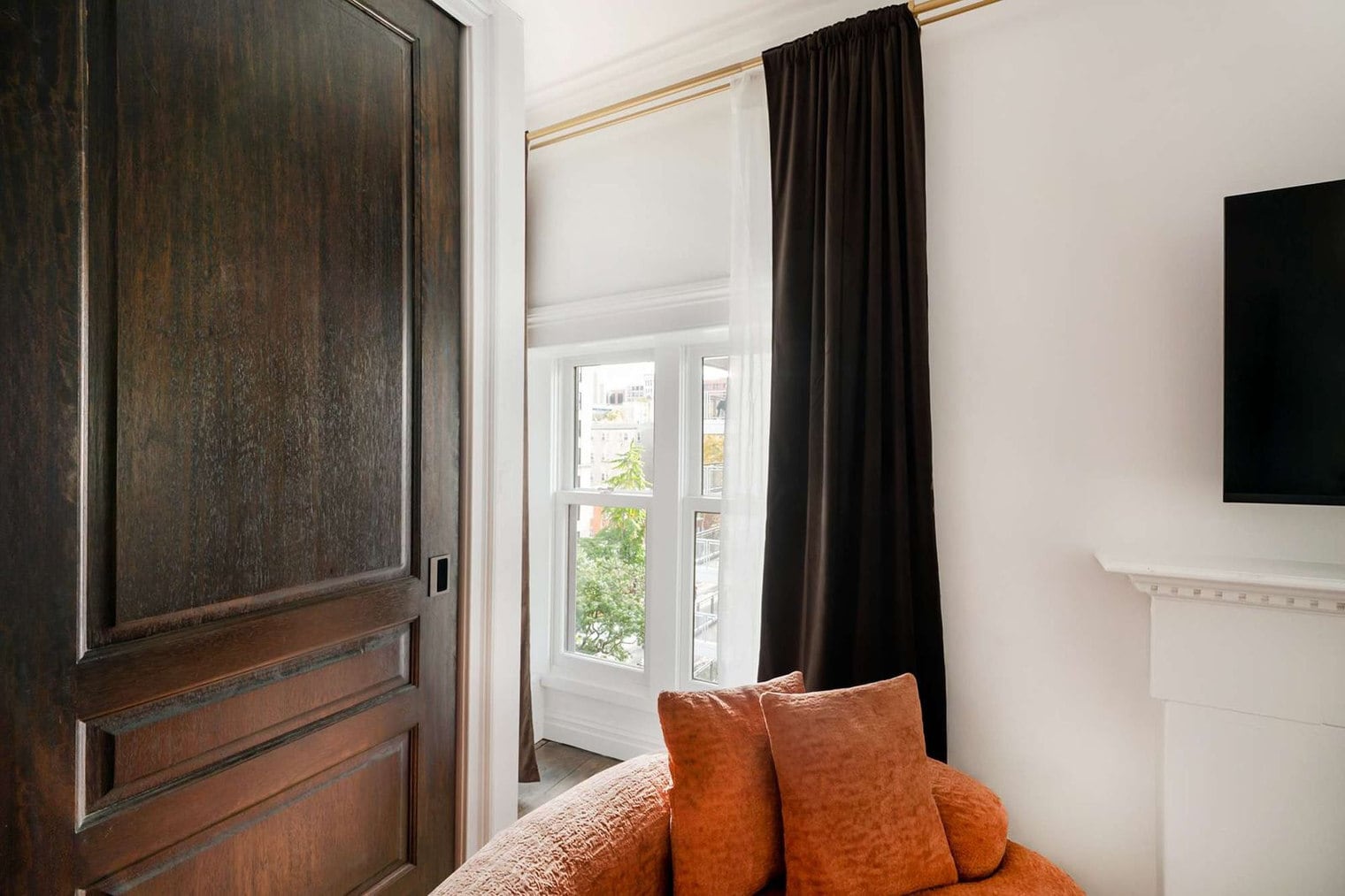 Building Photo - 10 5th Ave