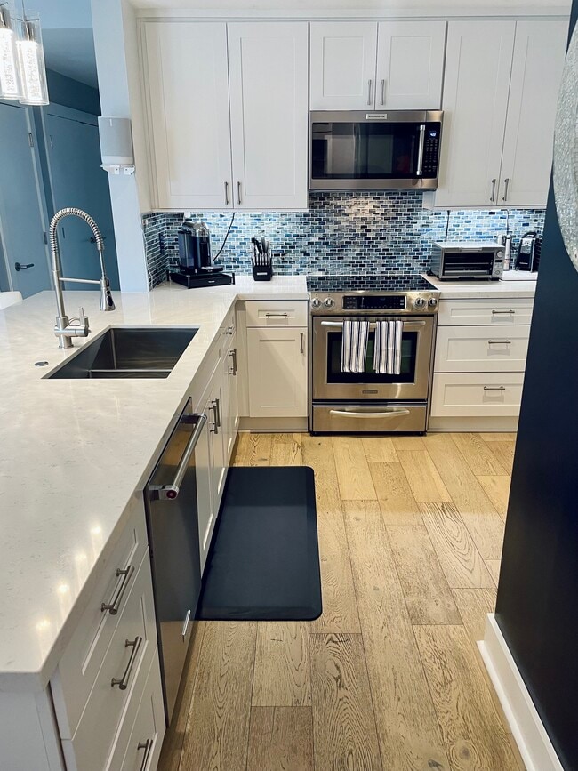 Kitchen - 603 Davis St