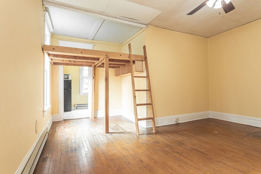 Building Photo - 938 Fortwood St