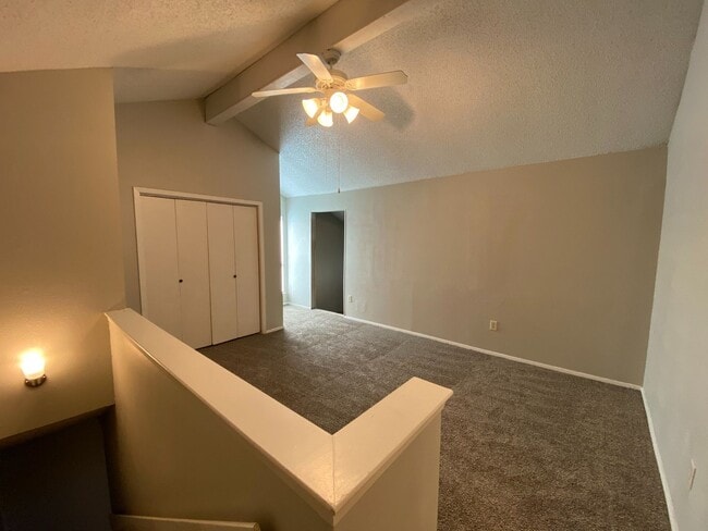Building Photo - Charming Split-Level First-Floor Unit with...