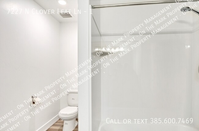 Building Photo - 7227 N Clover Leaf Ln