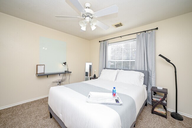 Building Photo - 12122 Lucky Meadow Dr