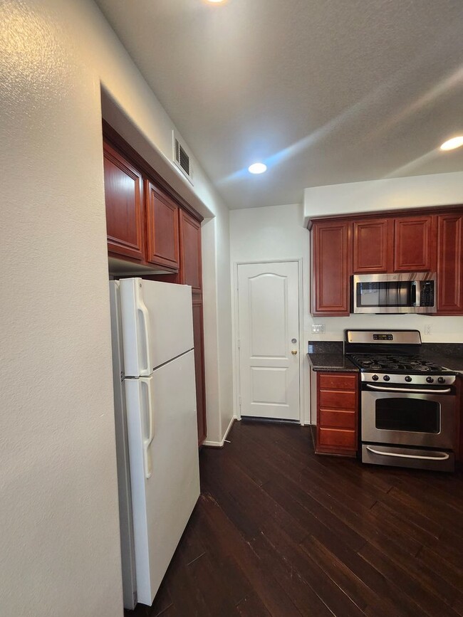 Building Photo - Chino 4 bedroom Beauty