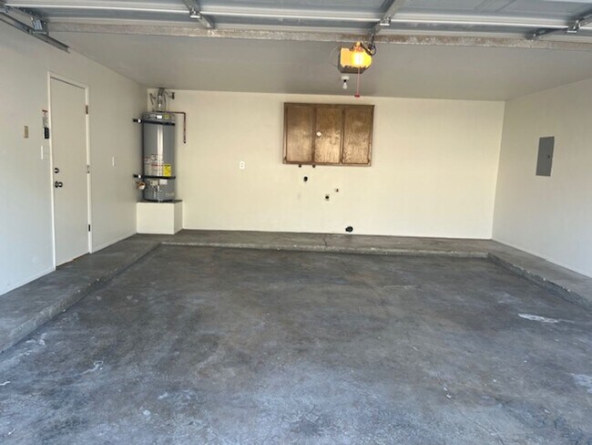 Building Photo - DC817