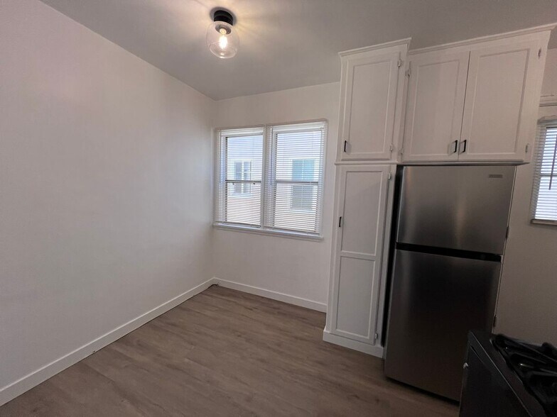 Building Photo - 5279 E The Toledo-2