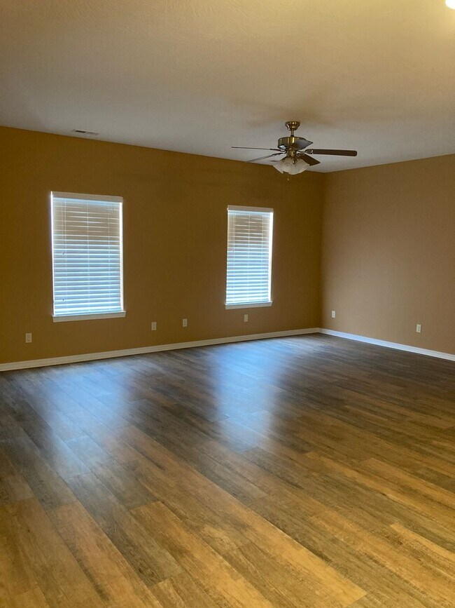 Building Photo - COMING SOON: Beautiful 3 bed/2 bath home l...