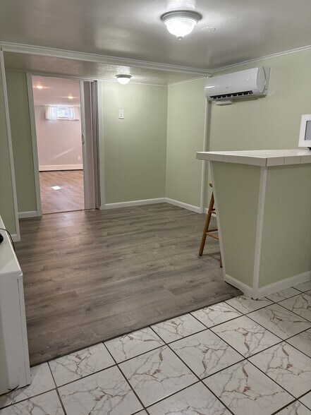 Building Photo - 440 Lockwood Dr