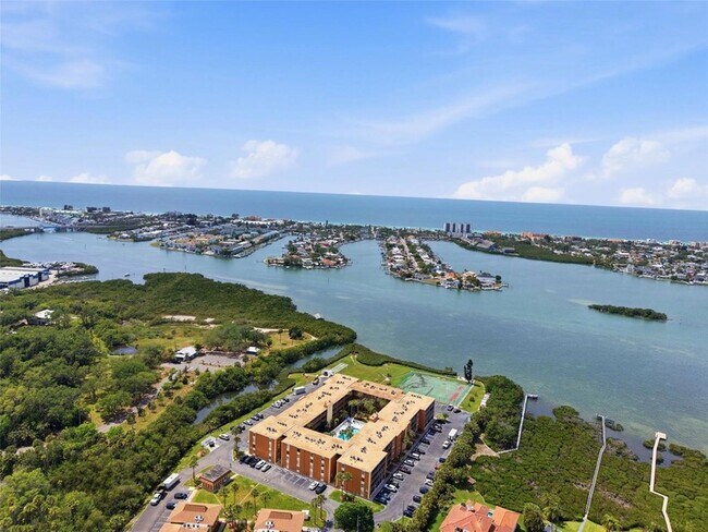 Building Photo - 12760 Indian Rocks Rd