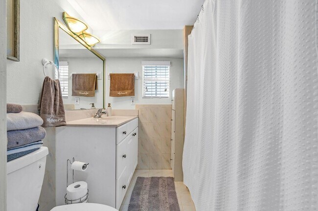 Building Photo - 136 Sable Palm Ln