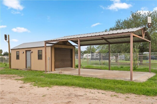 Building Photo - 23790 N Val Verde Rd
