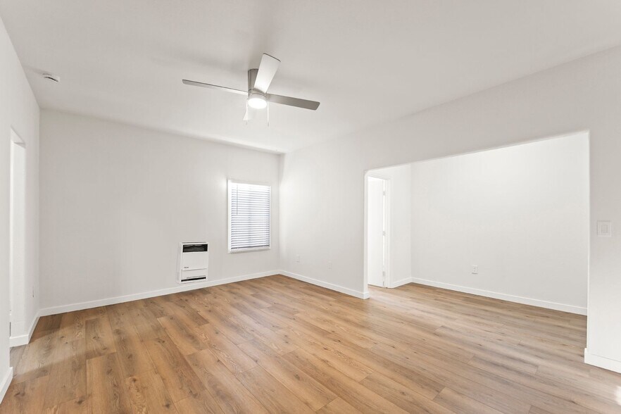 Building Photo - 842 W 83rd St